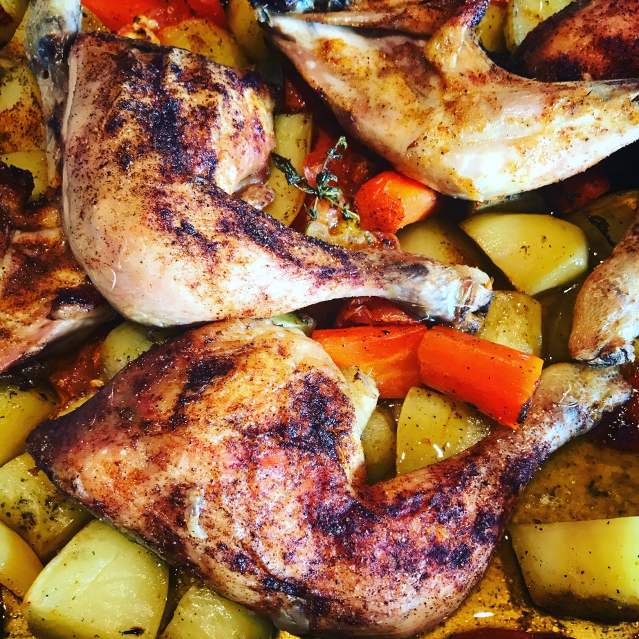 Cuisses de poulet et petits légumes grillés au four